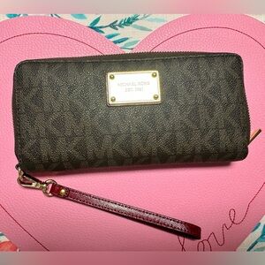 Michael Kors jet set wallet